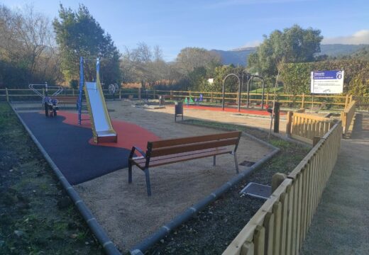 A parroquia de Feás xa conta cun novo parque infantil